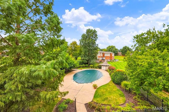 1445 Willow Brook Cove 9, St Louis, MO 63146