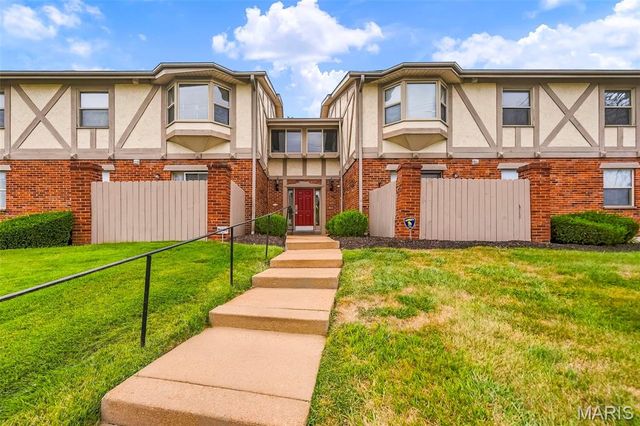 1445 Willow Brook Cove 9, St Louis, MO 63146
