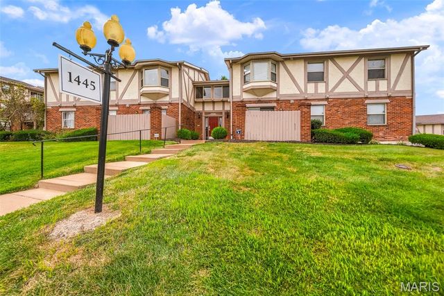1445 Willow Brook Cove 9, St Louis, MO 63146