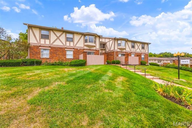 1445 Willow Brook Cove 9, St Louis, MO 63146
