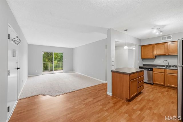 1445 Willow Brook Cove 9, St Louis, MO 63146