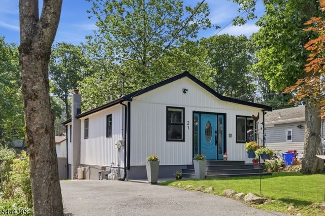 21 Bucknell Way, Hopatcong Boro, NJ 07843