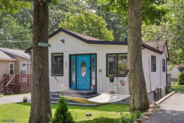 21 Bucknell Way, Hopatcong Boro, NJ 07843