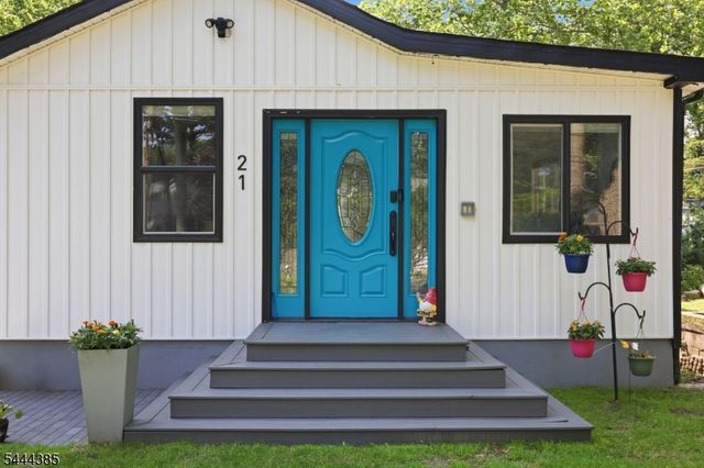 21 Bucknell Way, Hopatcong Boro, NJ 07843