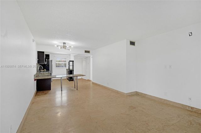 15801 W Waterside Cir 101, Sunrise, FL 33326