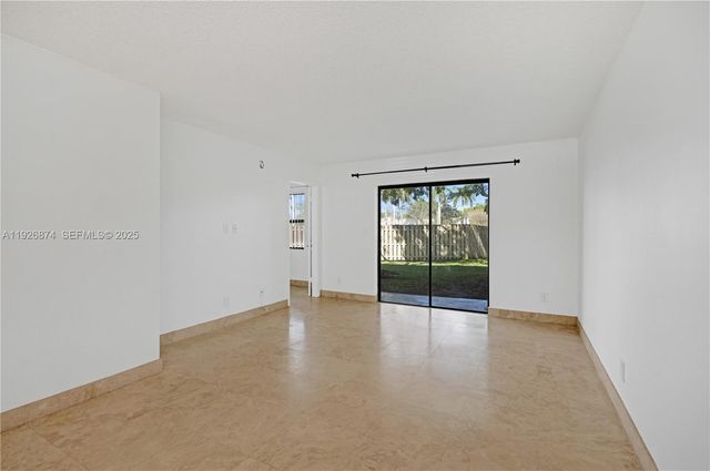 15801 W Waterside Cir 101, Sunrise, FL 33326