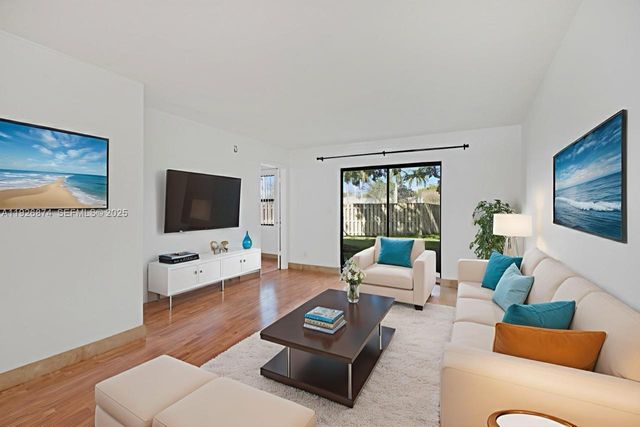 15801 W Waterside Cir 101, Sunrise, FL 33326