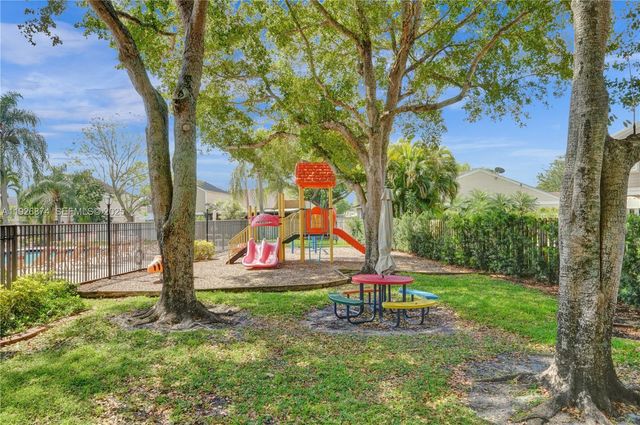 15801 W Waterside Cir 101, Sunrise, FL 33326