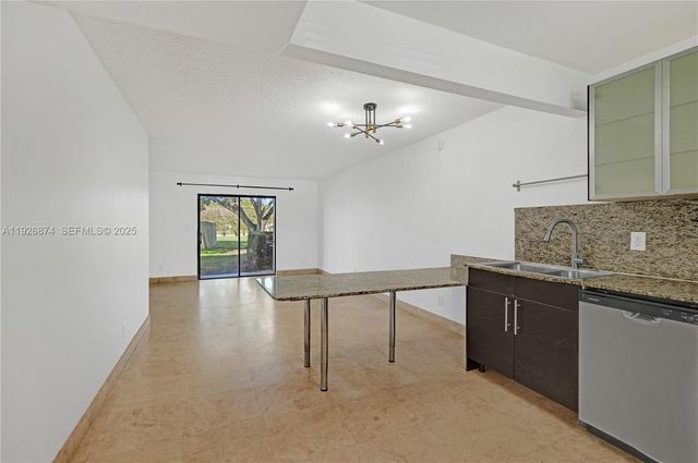 15801 W Waterside Cir 101, Sunrise, FL 33326