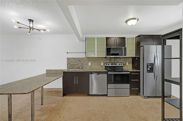 15801 W Waterside Cir 101, Sunrise, FL 33326