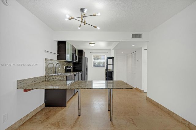 15801 W Waterside Cir 101, Sunrise, FL 33326