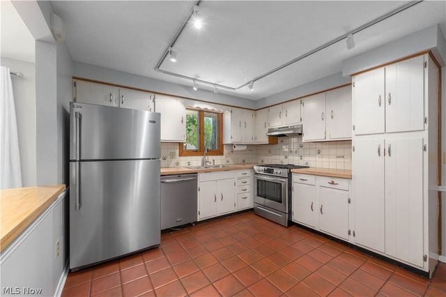 6974 Wil Lou Lane, North Ridgeville, OH 44039