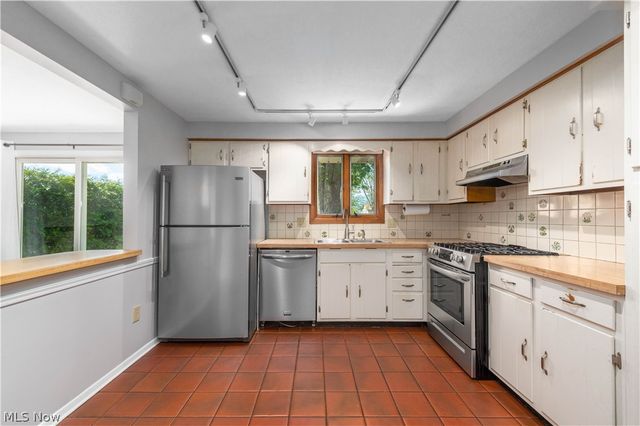 6974 Wil Lou Lane, North Ridgeville, OH 44039