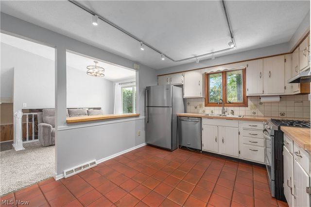 6974 Wil Lou Lane, North Ridgeville, OH 44039
