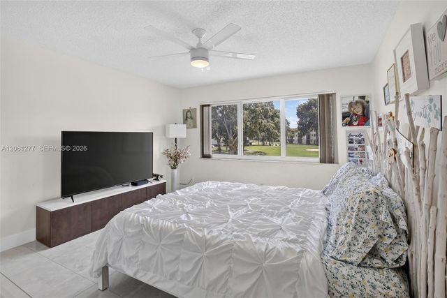 8941 S Hollybrook Boulevard 202, Pembroke Pines, FL 33025