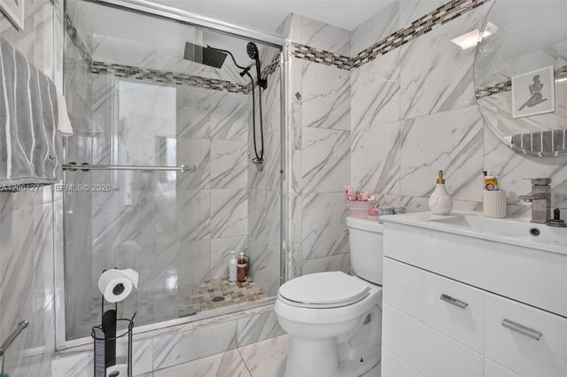 8941 S Hollybrook Boulevard 202, Pembroke Pines, FL 33025