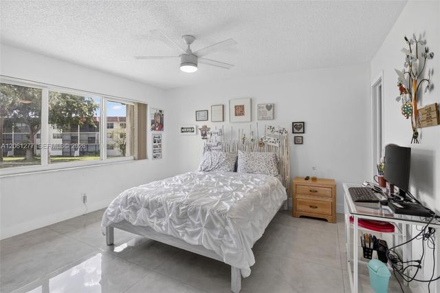 8941 S Hollybrook Boulevard 202, Pembroke Pines, FL 33025