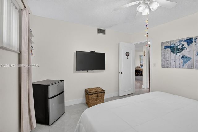 8941 S Hollybrook Boulevard 202, Pembroke Pines, FL 33025