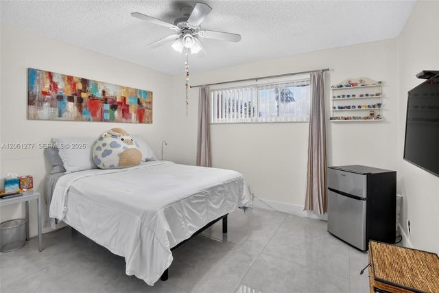8941 S Hollybrook Boulevard 202, Pembroke Pines, FL 33025