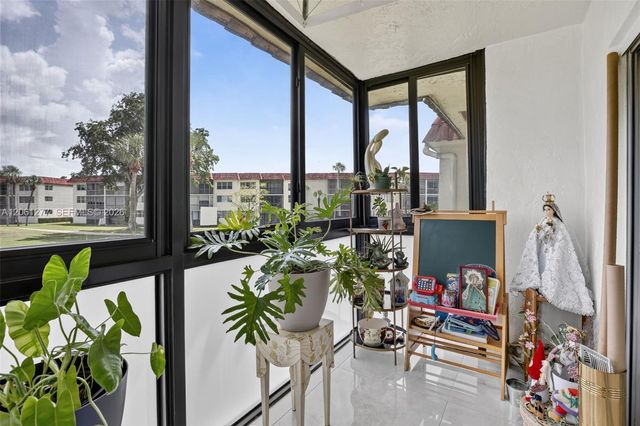 8941 S Hollybrook Boulevard 202, Pembroke Pines, FL 33025