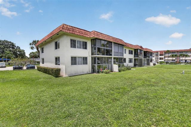 8941 S Hollybrook Boulevard 202, Pembroke Pines, FL 33025