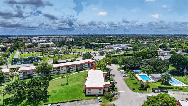 8941 S Hollybrook Boulevard 202, Pembroke Pines, FL 33025
