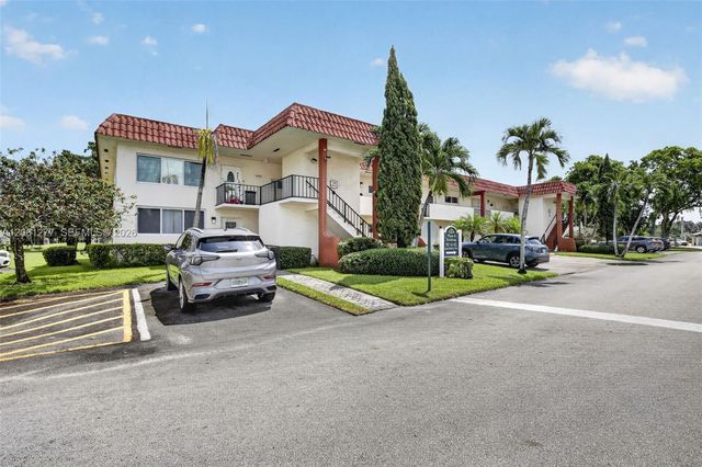 8941 S Hollybrook Boulevard 202, Pembroke Pines, FL 33025