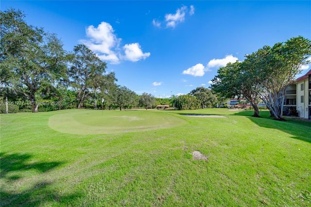 8941 S Hollybrook Boulevard 202, Pembroke Pines, FL 33025