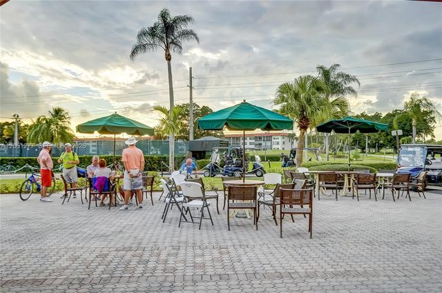 8941 S Hollybrook Boulevard 202, Pembroke Pines, FL 33025