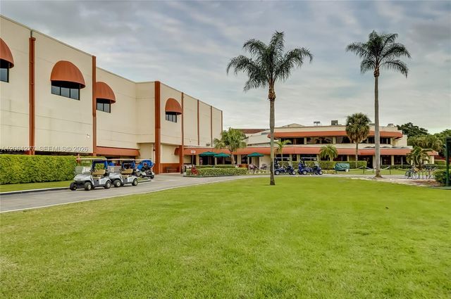 8941 S Hollybrook Boulevard 202, Pembroke Pines, FL 33025