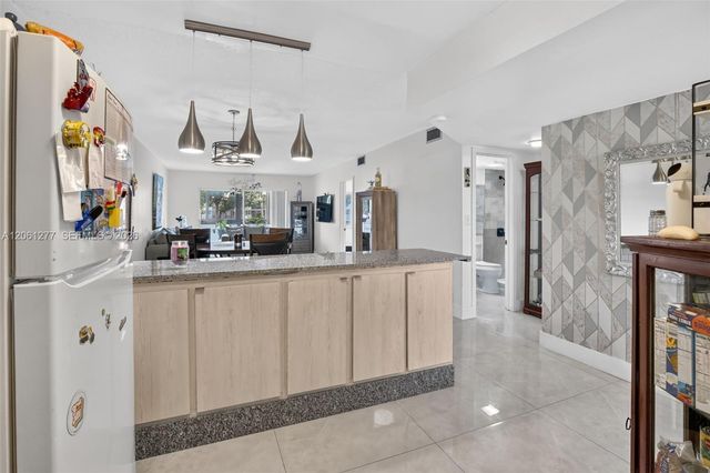 8941 S Hollybrook Boulevard 202, Pembroke Pines, FL 33025