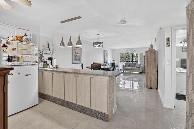 8941 S Hollybrook Boulevard 202, Pembroke Pines, FL 33025