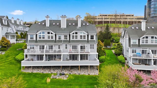 136 Hudson Pointe Drive, Poughkeepsie, NY 12601