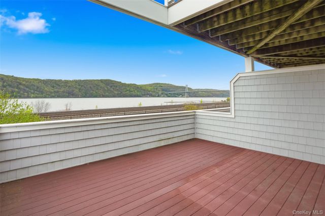 136 Hudson Pointe Drive, Poughkeepsie, NY 12601