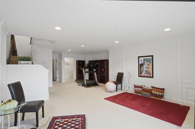 136 Hudson Pointe Drive, Poughkeepsie, NY 12601