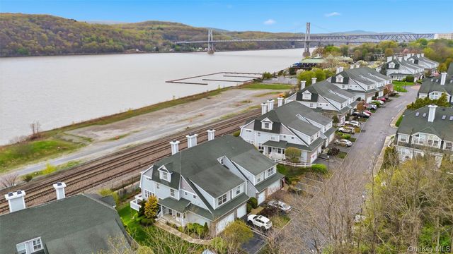 136 Hudson Pointe Drive, Poughkeepsie, NY 12601