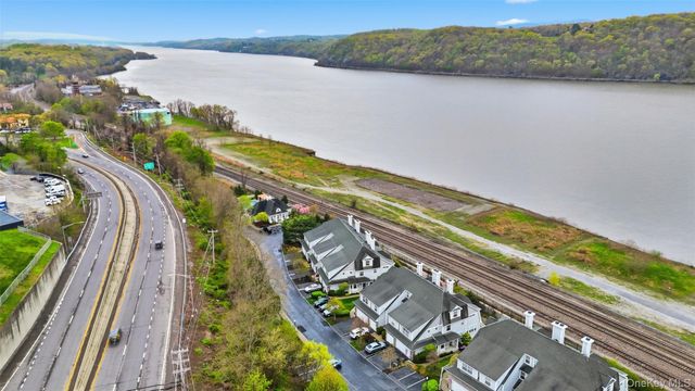 136 Hudson Pointe Drive, Poughkeepsie, NY 12601