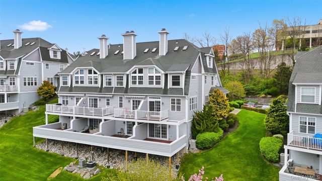136 Hudson Pointe Drive, Poughkeepsie, NY 12601