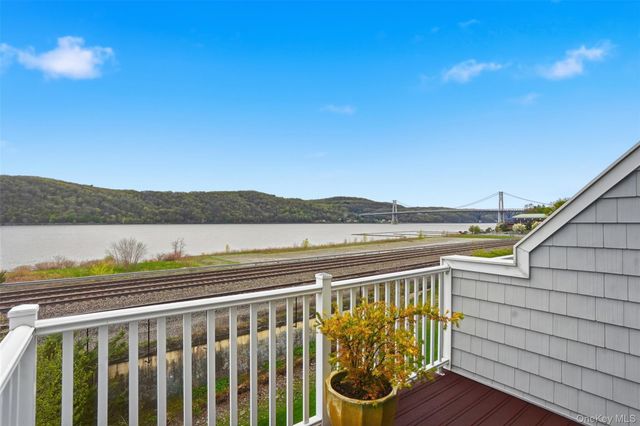 136 Hudson Pointe Drive, Poughkeepsie, NY 12601