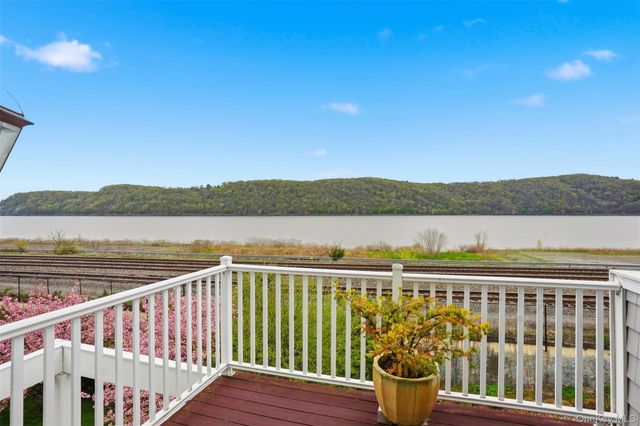 136 Hudson Pointe Drive, Poughkeepsie, NY 12601
