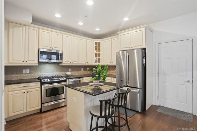 136 Hudson Pointe Drive, Poughkeepsie, NY 12601