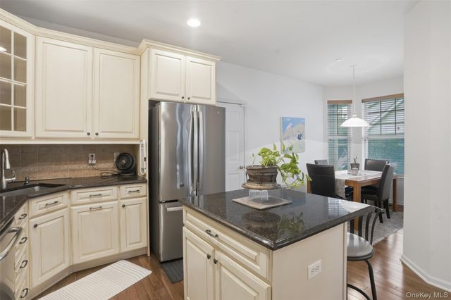 136 Hudson Pointe Drive, Poughkeepsie, NY 12601