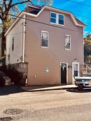 100 Lane St, Lowell, MA 01851