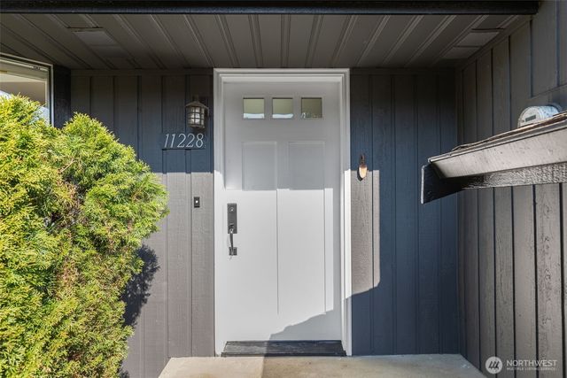 11228 108th Avenue NE, Kirkland, WA 98033