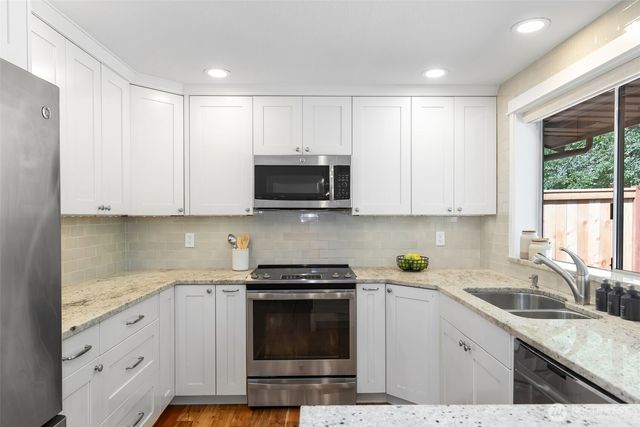 11228 108th Avenue NE, Kirkland, WA 98033