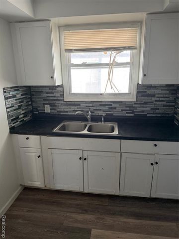 20068 Lindsay Street, Detroit, MI 48235