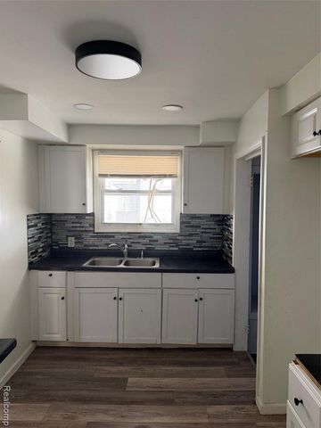 20068 Lindsay Street, Detroit, MI 48235