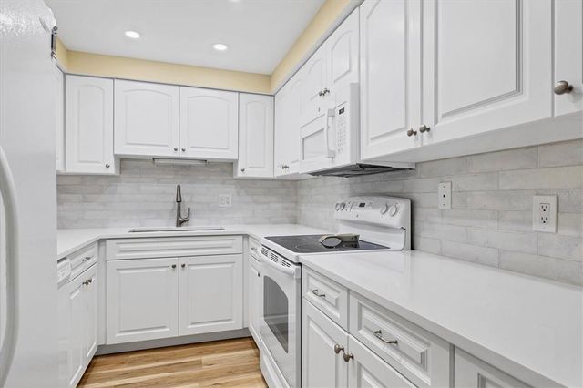 5855 MIDNIGHT PASS ROAD 420, Sarasota, FL 34242