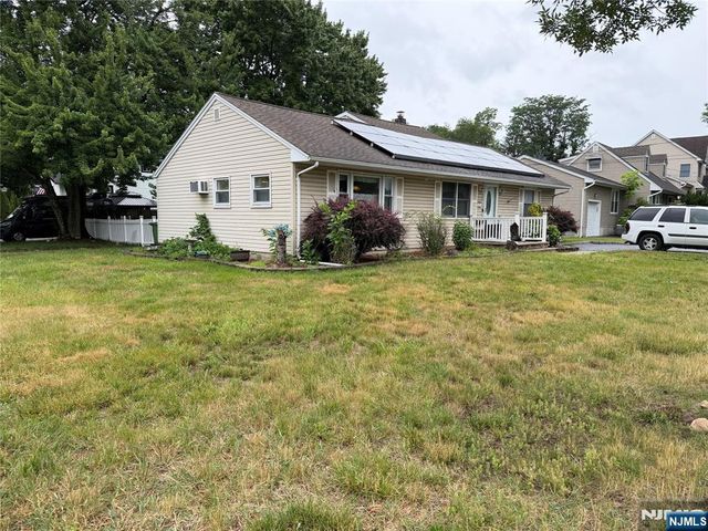 208 Lawrence Drive, Paramus, NJ 07652