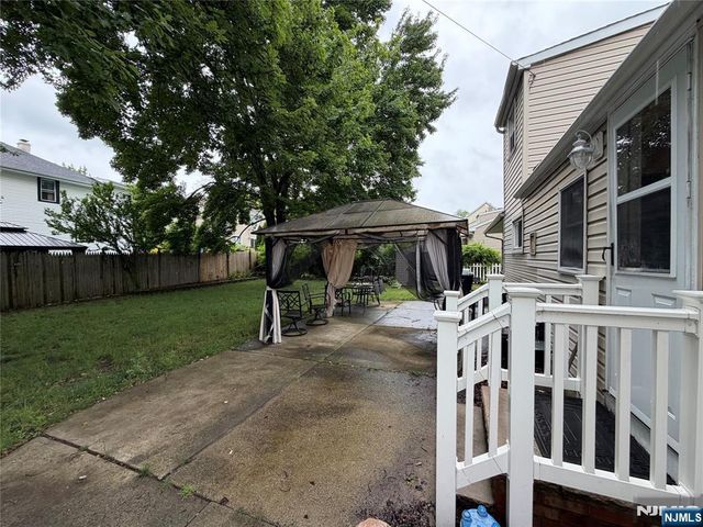 208 Lawrence Drive, Paramus, NJ 07652